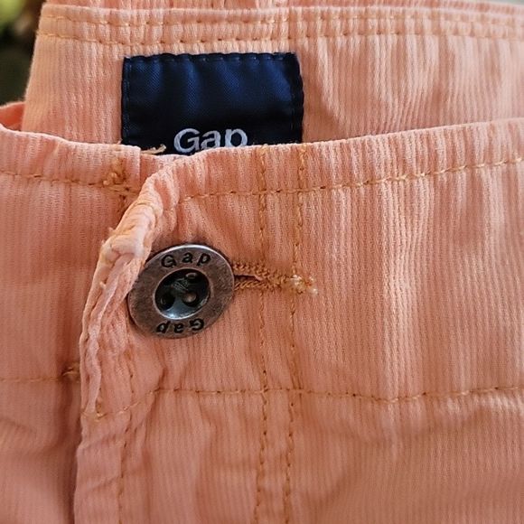 Gap Flat Front At-Knee Short, Size 32 - Picture 3 of 5